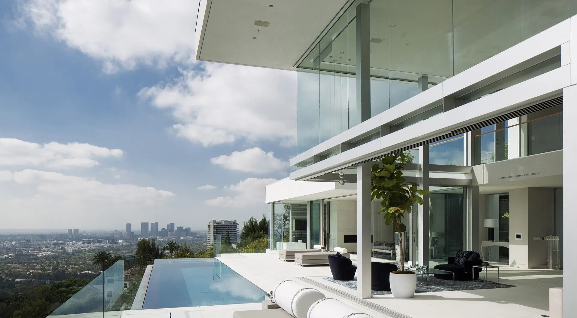 White contemporary exterior, Oriole Way