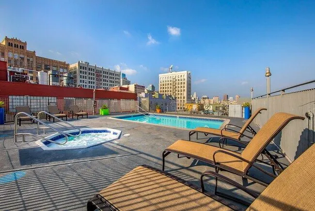 Santee Court rooftop deck with pool, spa, and lounge chairs overlooking the Downtown LA skyline